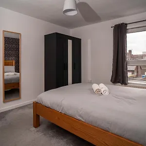 In Centre - Sleeps 5 People Apartment